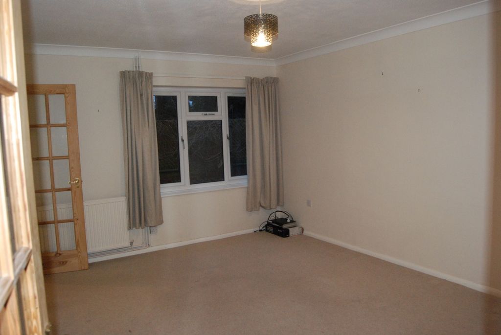 Property photo 2 of 8 Living Area