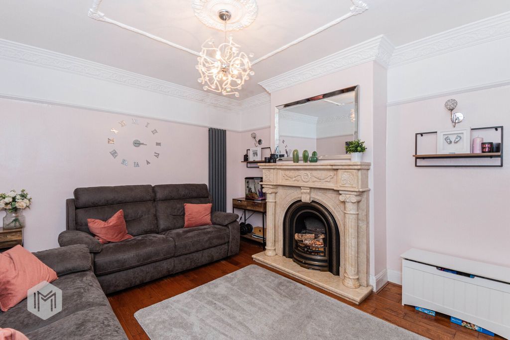 Property photo 2 of 20 Lounge