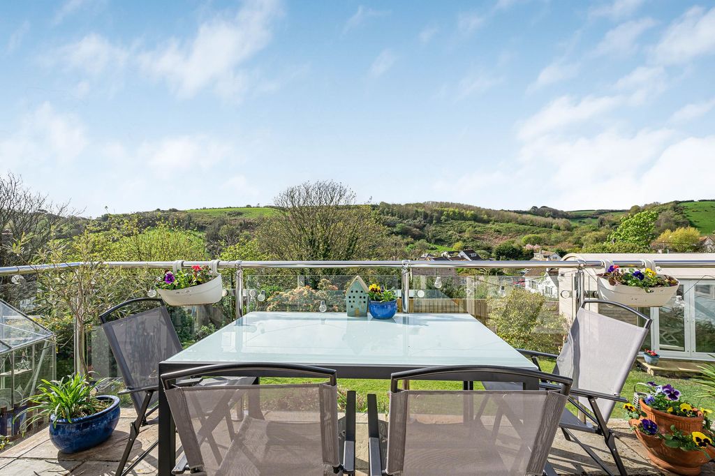 Property photo 3 of 35