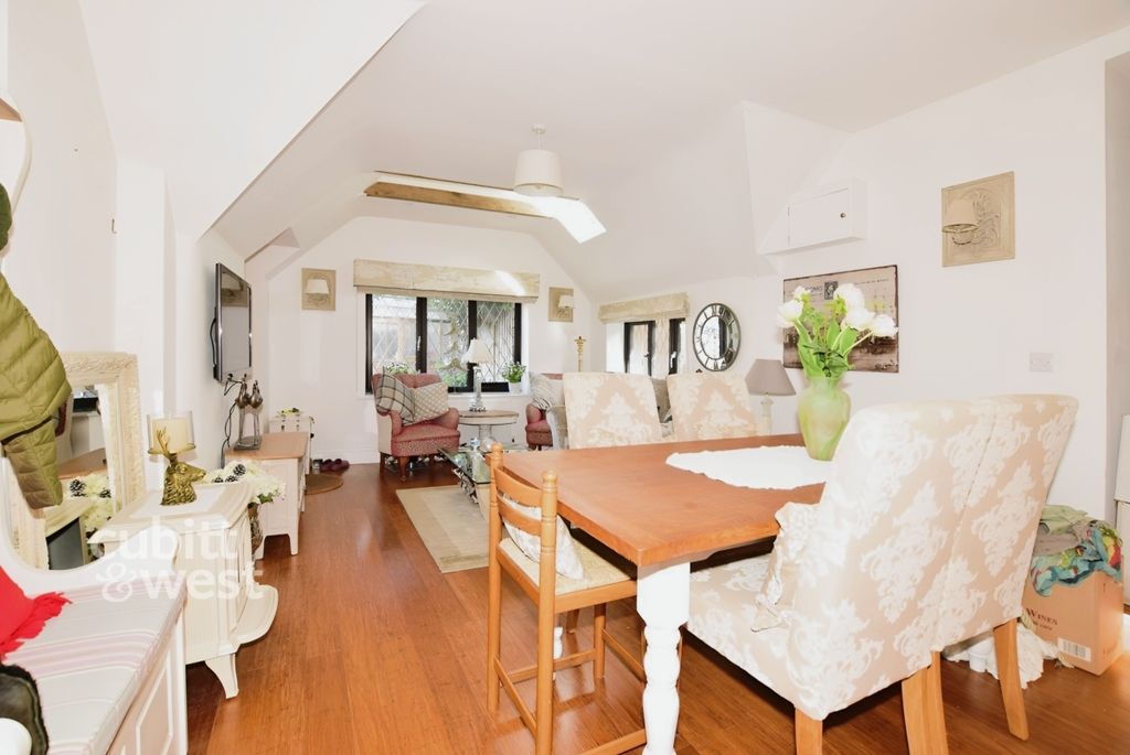 Property photo 2 of 11 10F3285A-Fi