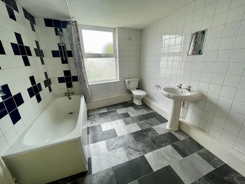Property photo 2 of 11 Photo 10