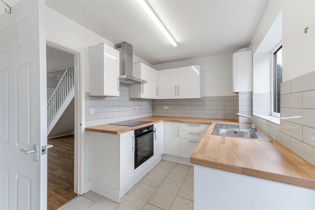Property photo 3 of 14 Kitchen