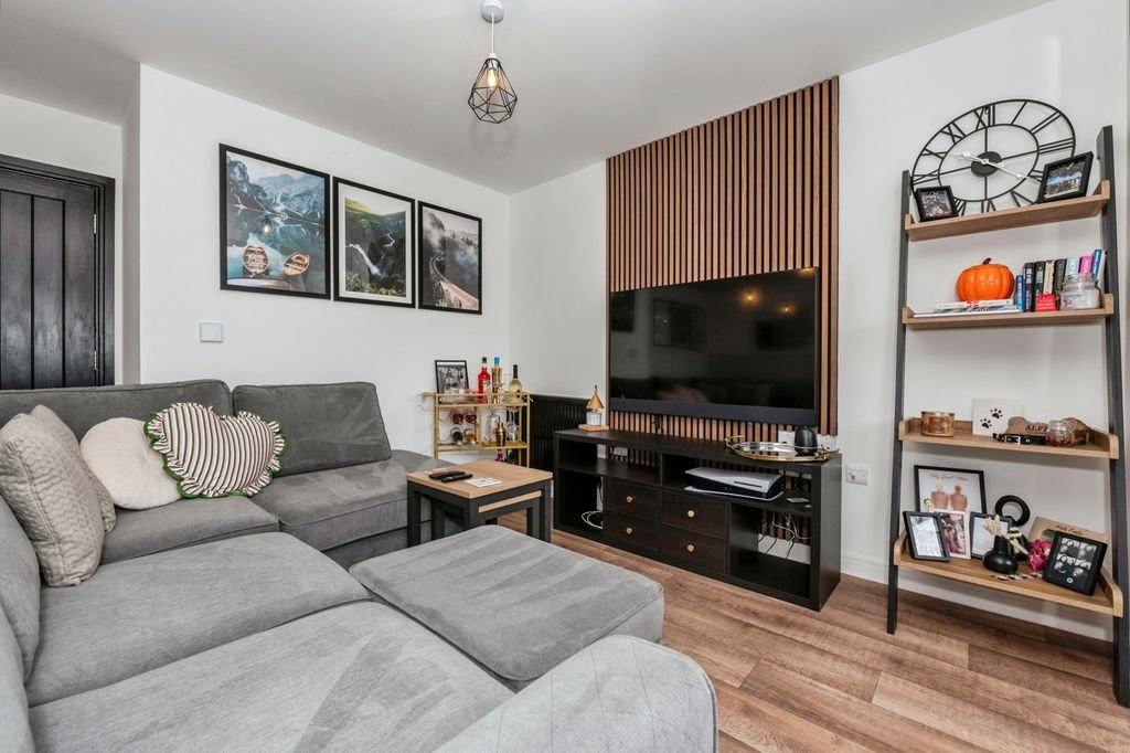 Property photo 2 of 13 Pbox-Img.Jpg