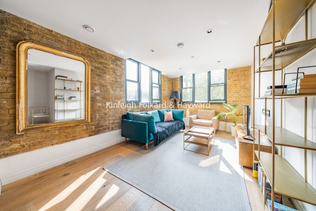 Property photo 3 of 17 610c9A7F-1478-40Bb-8