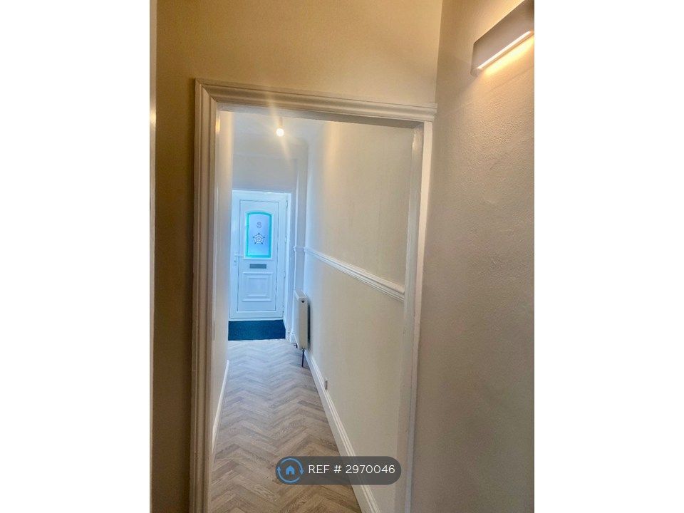Property photo 3 of 17 Hall