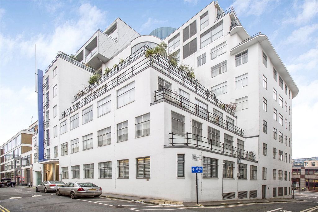 Property photo 3 of 11 Exterior