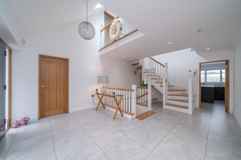 Property photo 2 of 37 30-Holywell-Road-05957.Jpg