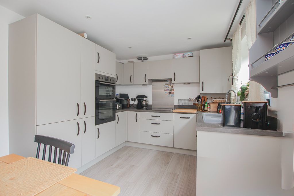 Property photo 2 of 16 4892753