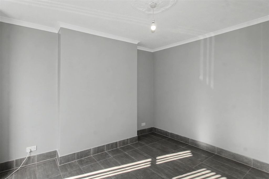 Property photo 3 of 9 13_Living Room (2).Jpg