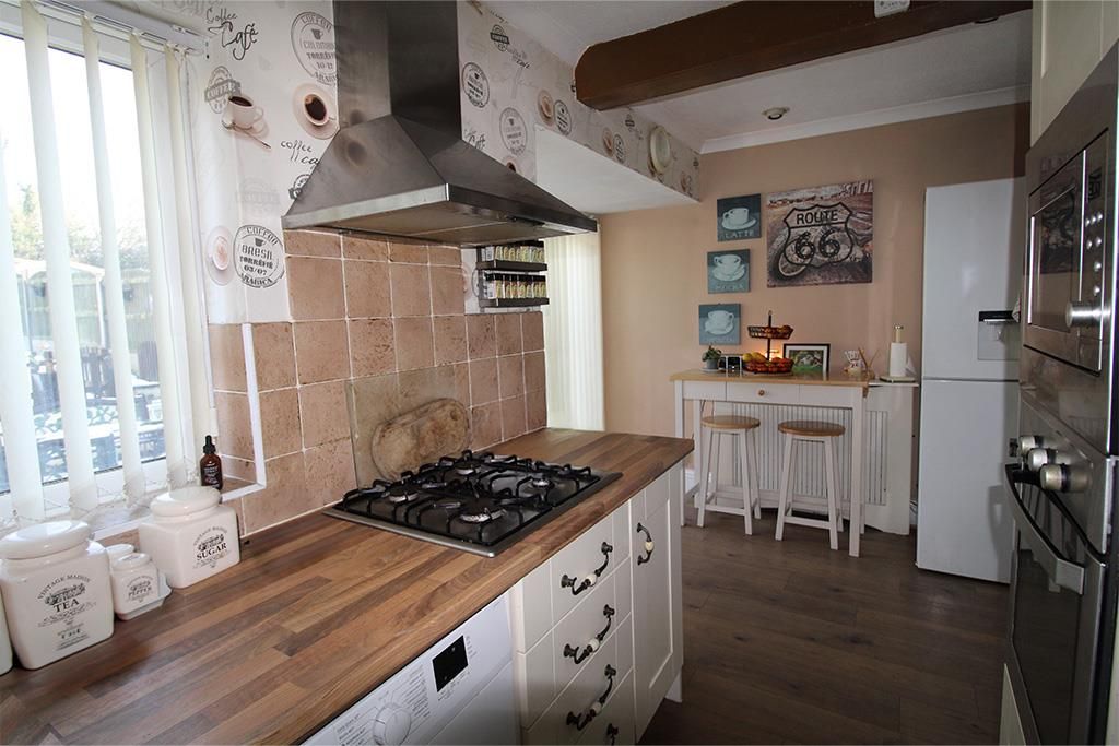 Property photo 3 of 10 Kitchen Copy.Jpg