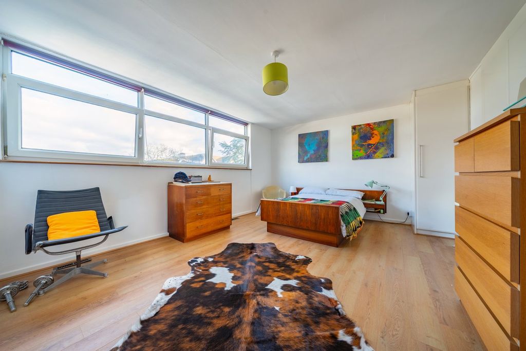 Property photo 3 of 27