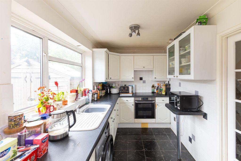 Property photo 2 of 18 Kitchen
