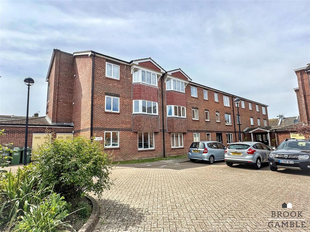Property photo 1 of 9 01323 438506