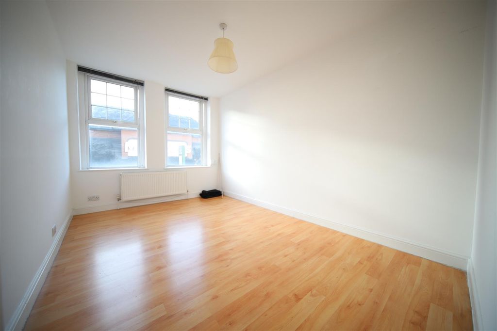 Property photo 3 of 4 Bedroom.Jpg