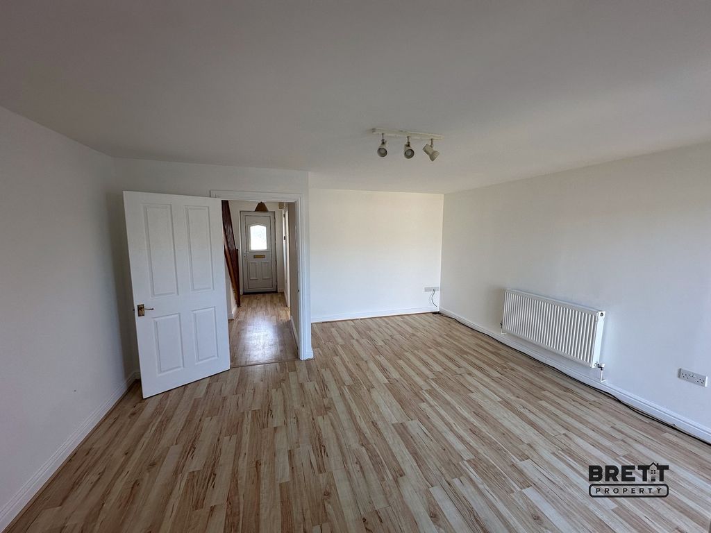 Property photo 3 of 11 Living Area