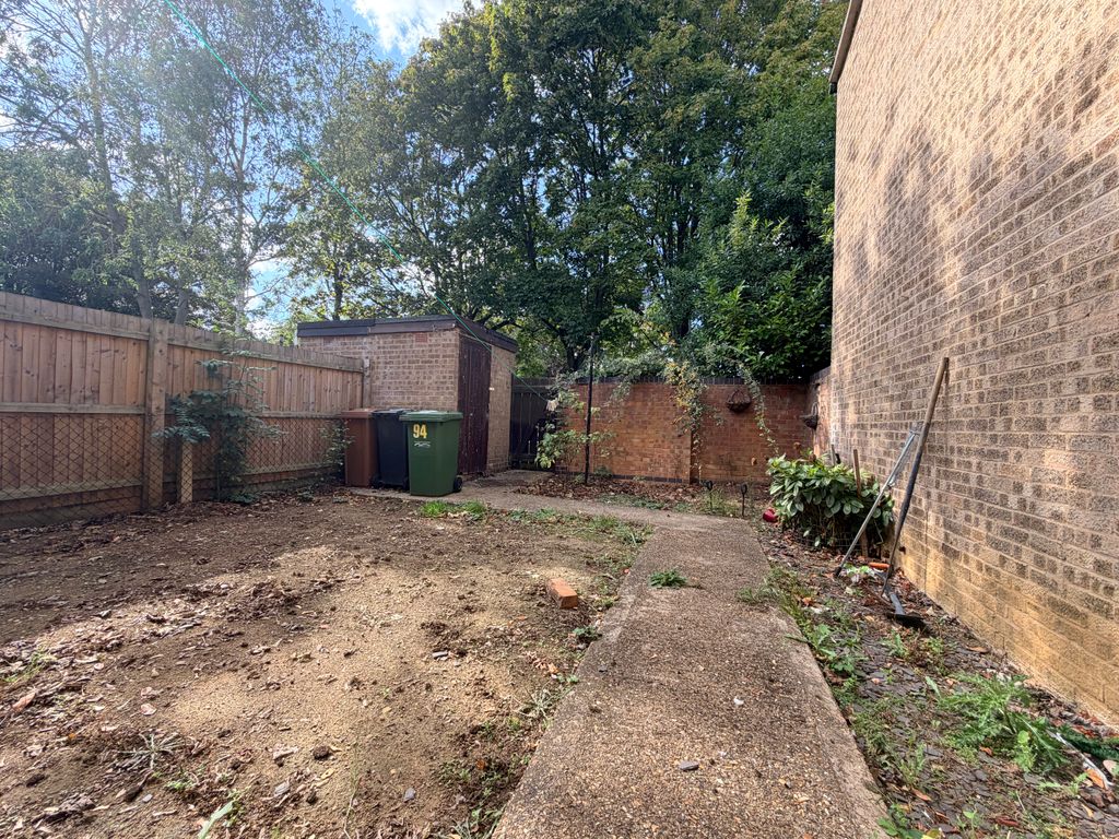 Property photo 2 of 11 Garden