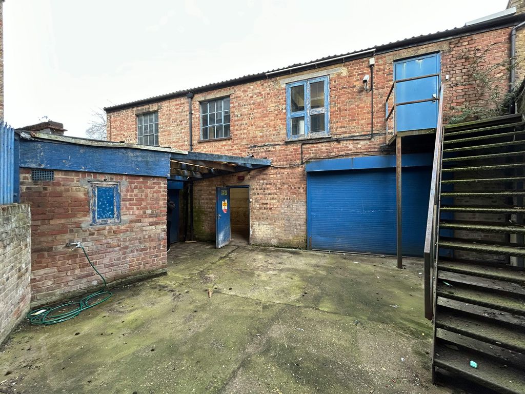 Property photo 1 of 5 6