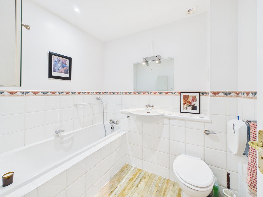 Additional image 10 of 3 bed flat for saleWimblehurst Road, Horsham RH12