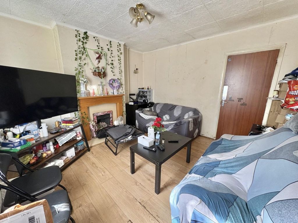 Property photo 2 of 11 F68A4cc9-91c4-404F-8F75-562Be08E2834.Jpg