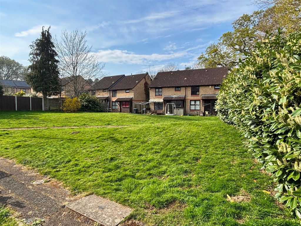 Property photo 2 of 7 70 Rowhurst Front View.Jpg