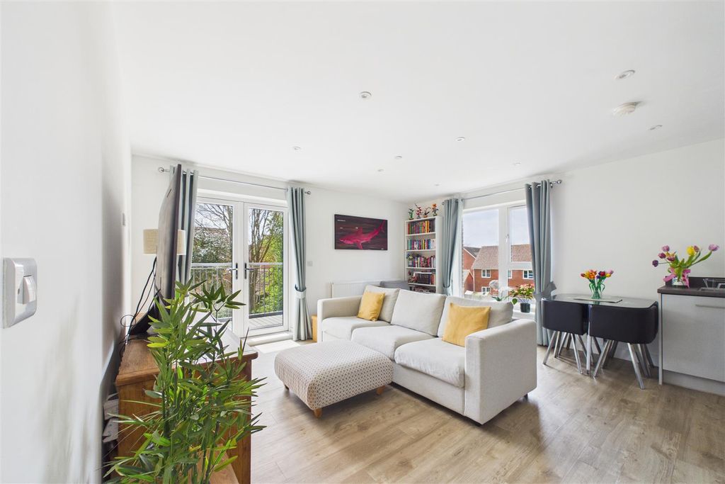 Property photo 2 of 14 Cam01894G0-Pr0288-Still001.Jpg