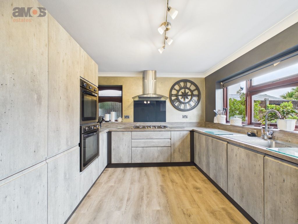 Property photo 2 of 21 5518154