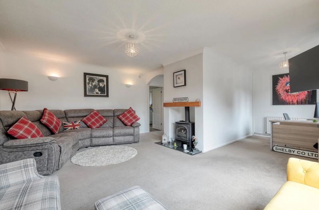 Property photo 2 of 17