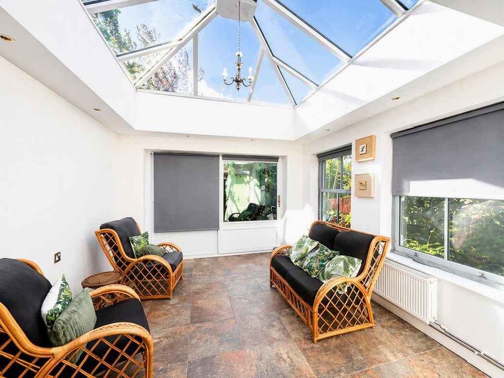 Property photo 1 of 9 Conservatory