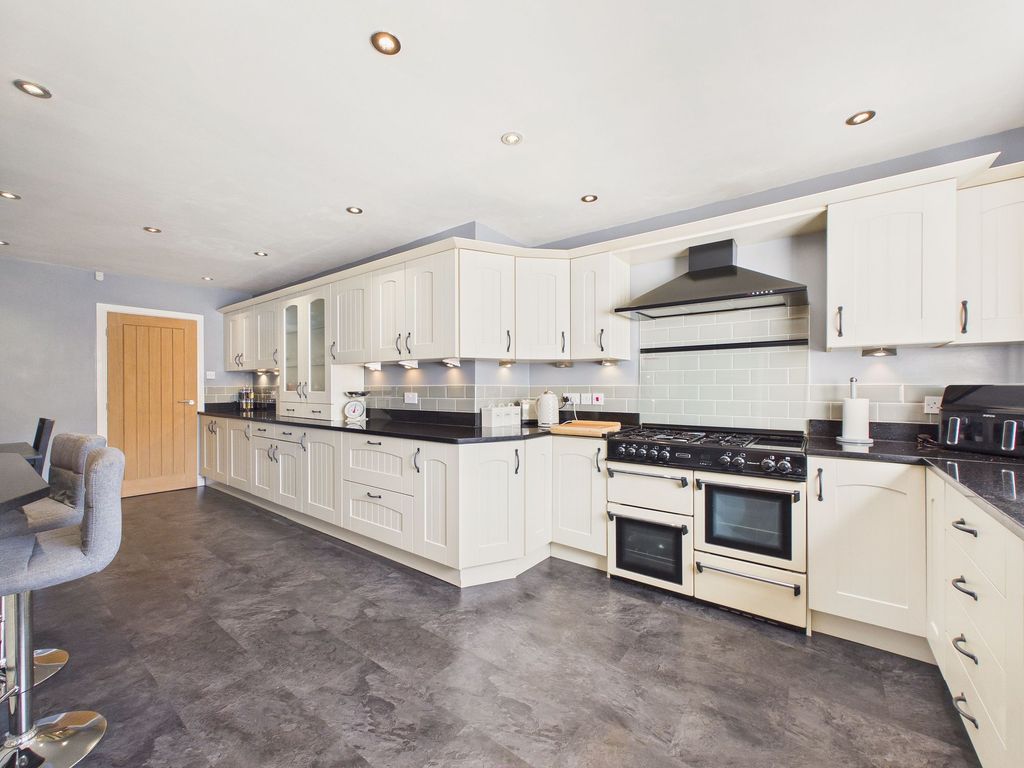 Property photo 2 of 14 Dining Kitchen