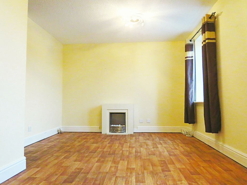 Property photo 3 of 6 Living Room