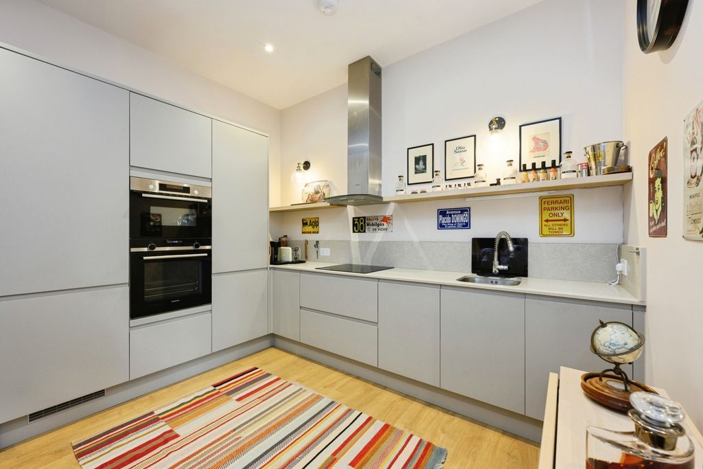 Property photo 3 of 19 Pbox-Img.Jpg