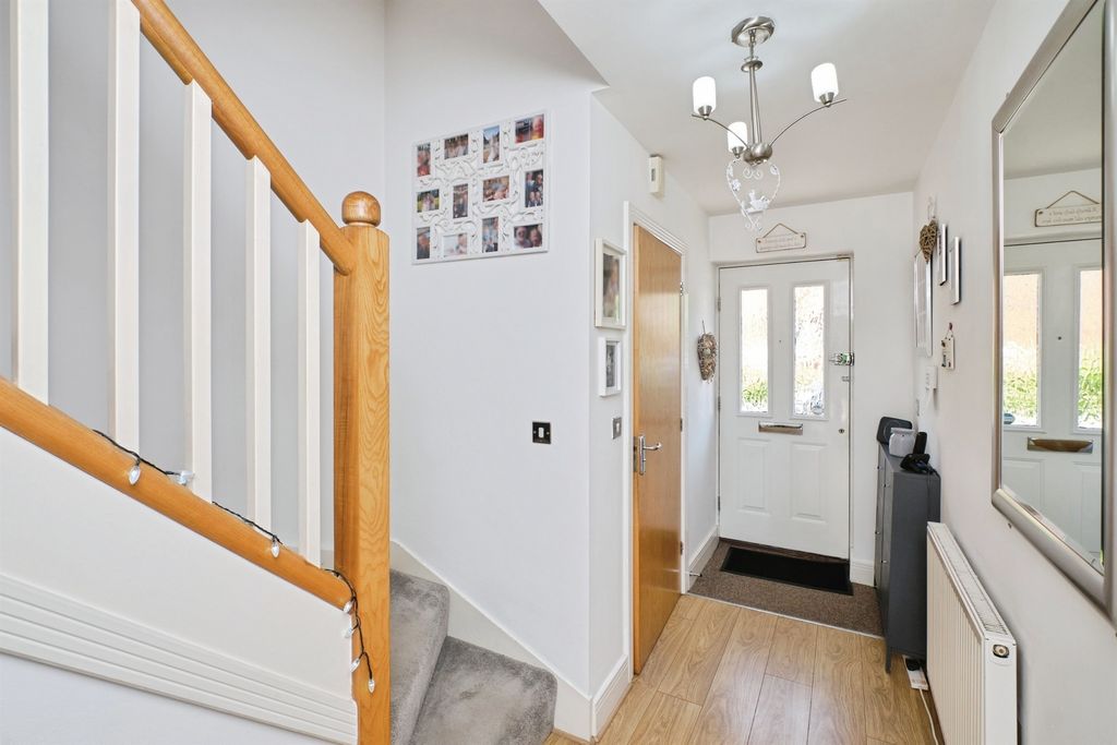 Property photo 2 of 20
