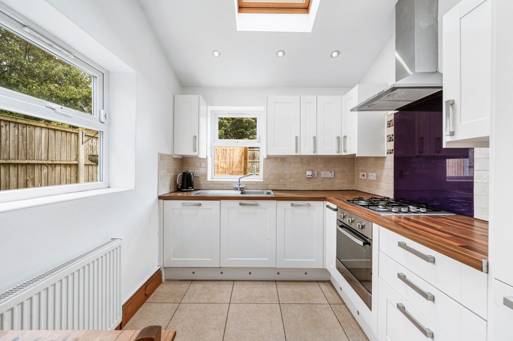 Property photo 1 of 9 Kitchen 1