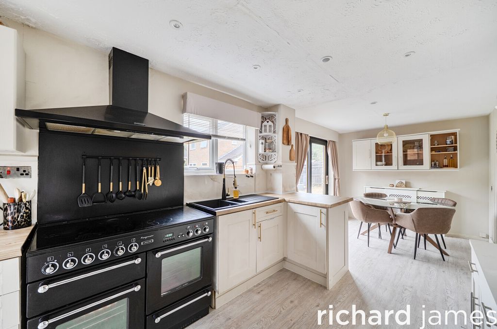 Property photo 3 of 21 85436A478E454F72996Ecbc3d423A0d5