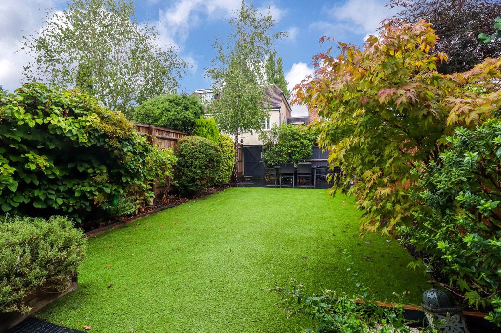 Property photo 3 of 14 Garden