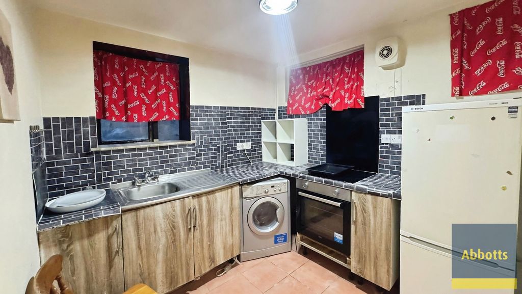 Property photo 1 of 3