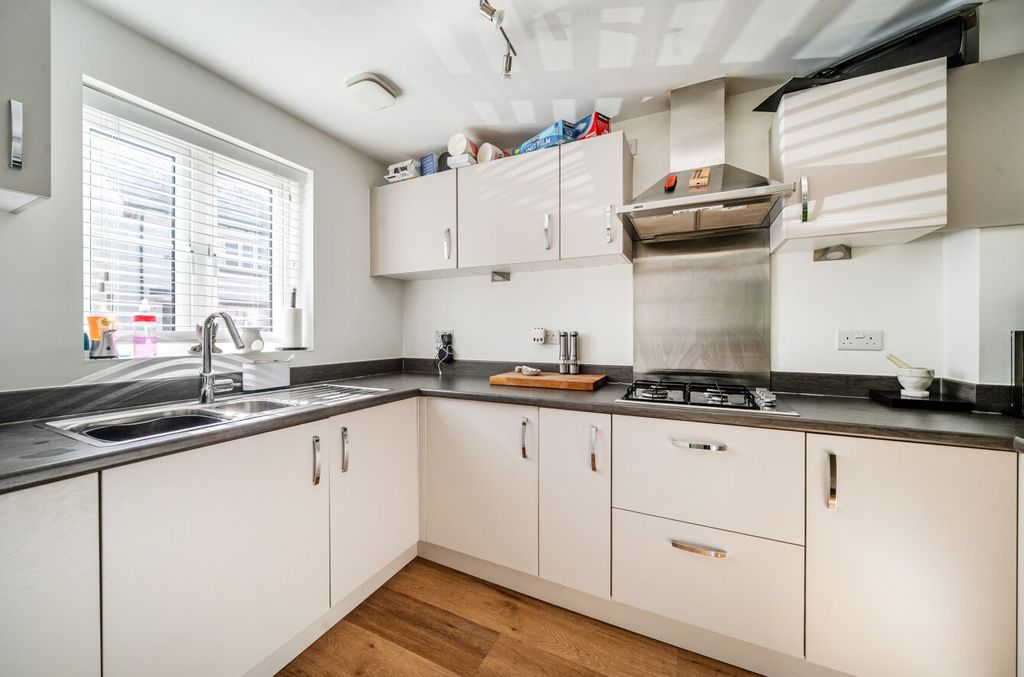 Property photo 2 of 13 1429875-15-69ba7F...