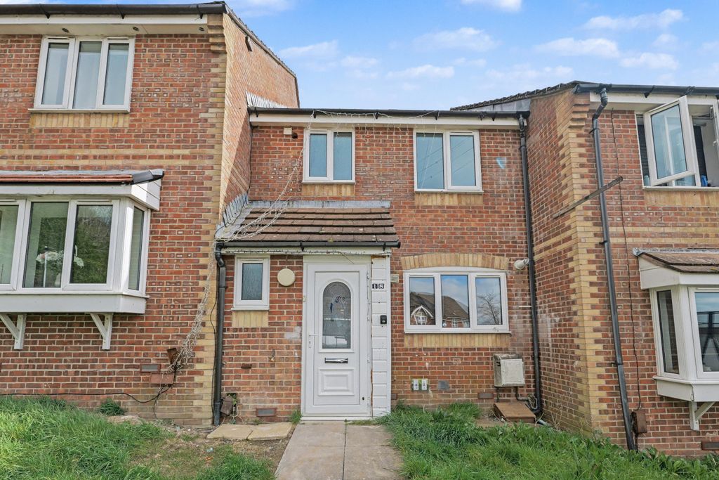 Property photo 1 of 19 18 Meadowsweet Way, Wymering, Po6 3Ut