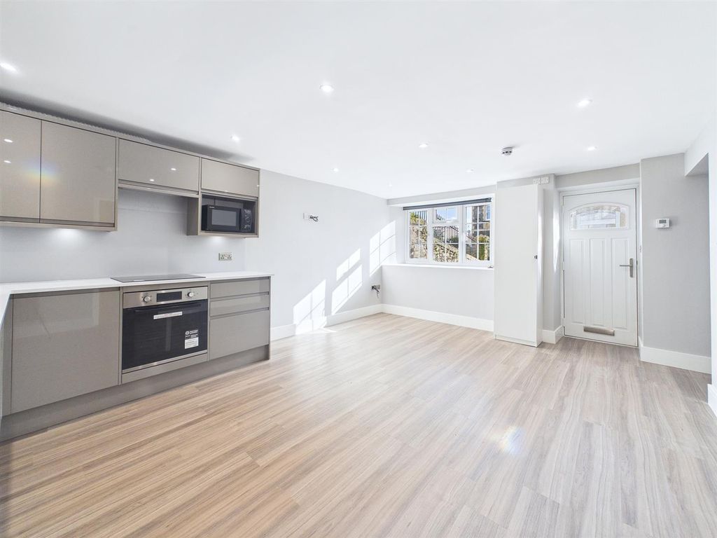 Property photo 2 of 13 Cam02170G0-Pr0488-Still023.Jpg