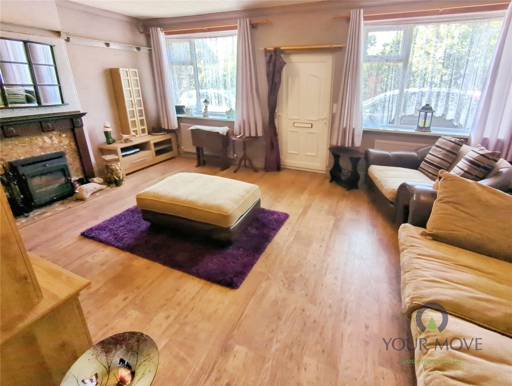 Property photo 3 of 18 Lounge
