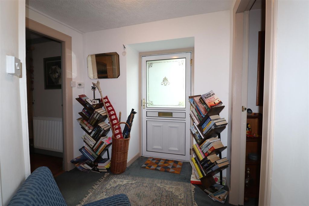 Property photo 2 of 37 Ent Hall.Jpg