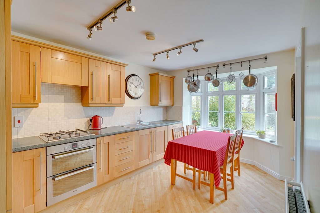 Property photo 2 of 13