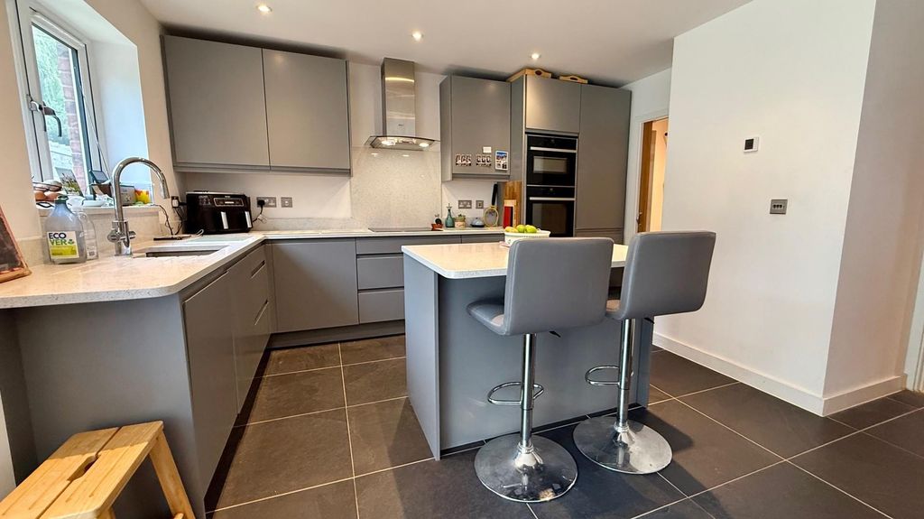 Property photo 2 of 17 8.Jpg