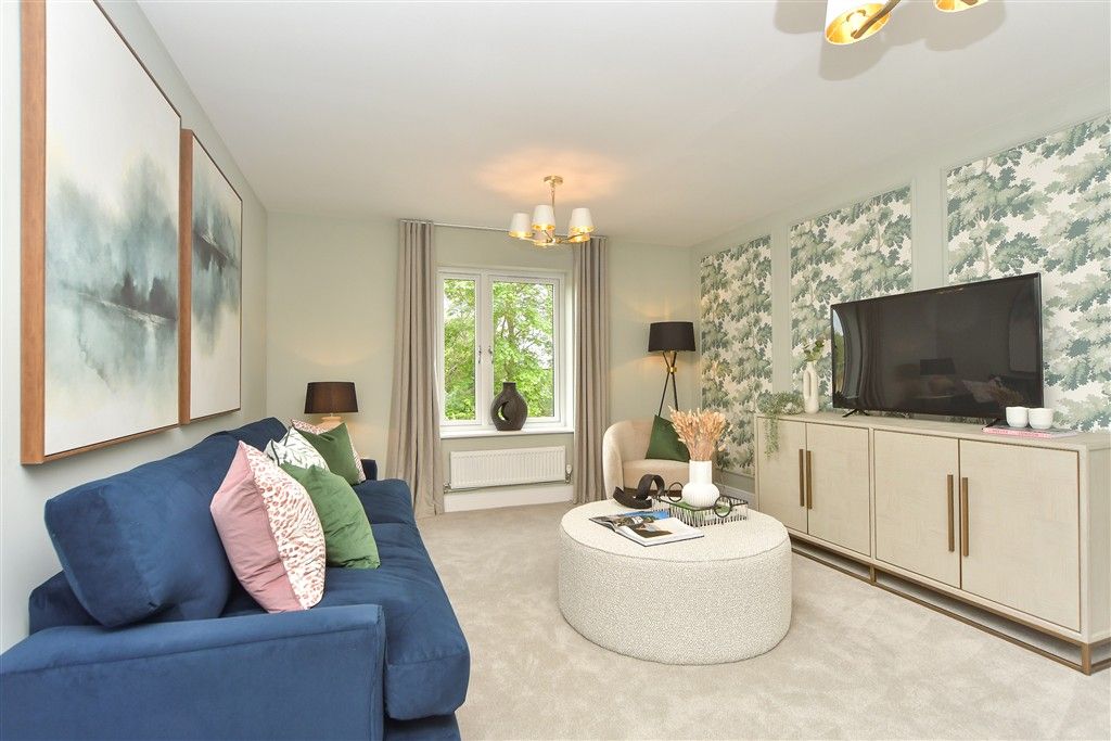 Property photo 3 of 12 Lounge