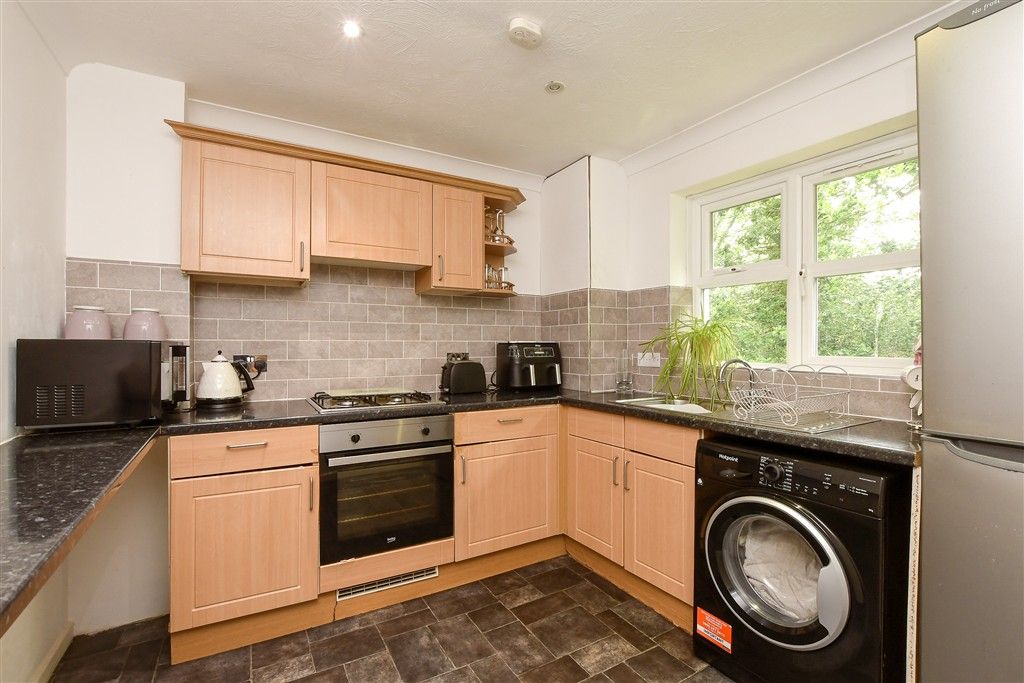 Property photo 3 of 10 Kitchen