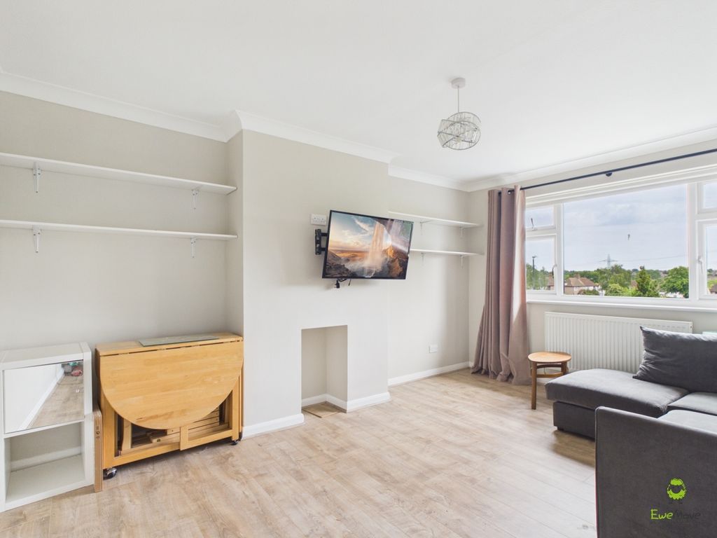 Property photo 2 of 8 Living Room Presented By James Hillier Of Ewemove