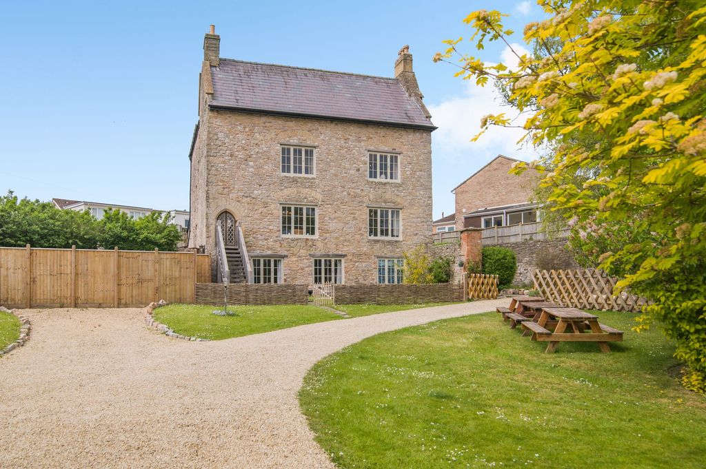 Property photo 1 of 37