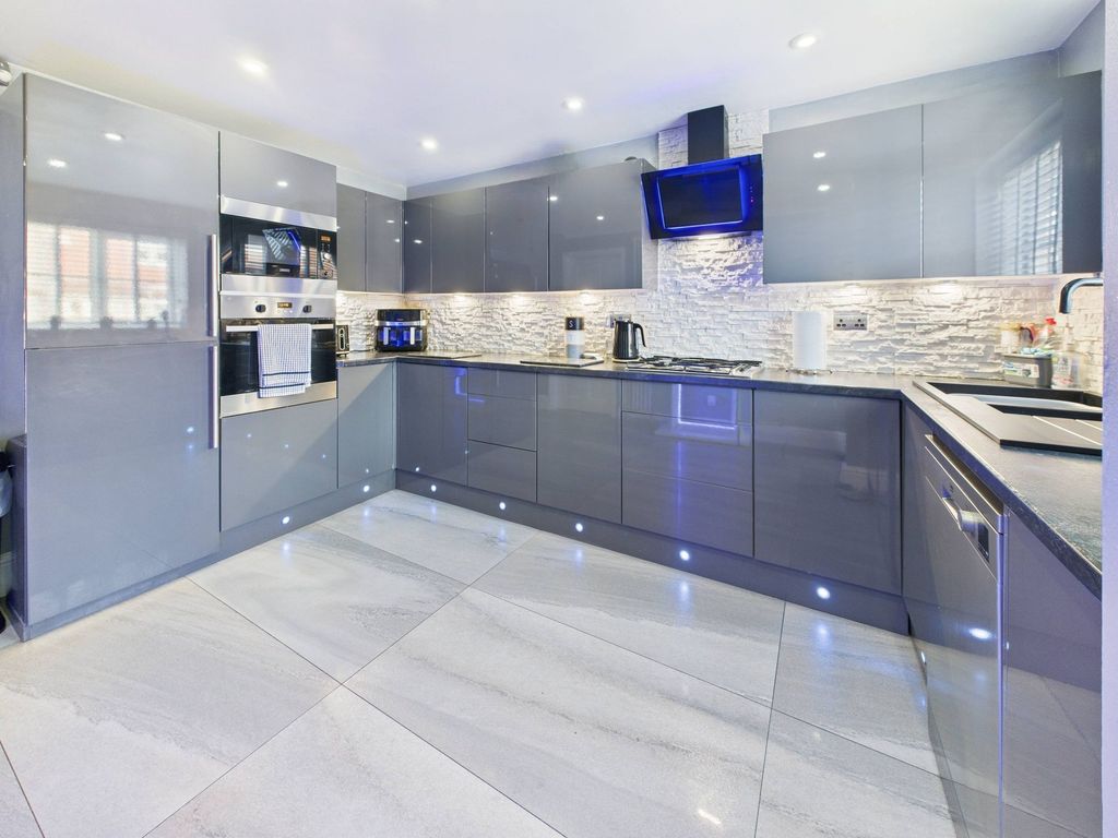 Property photo 3 of 23