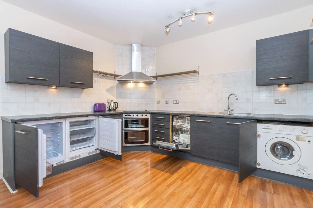Property photo 3 of 14 Kitchen