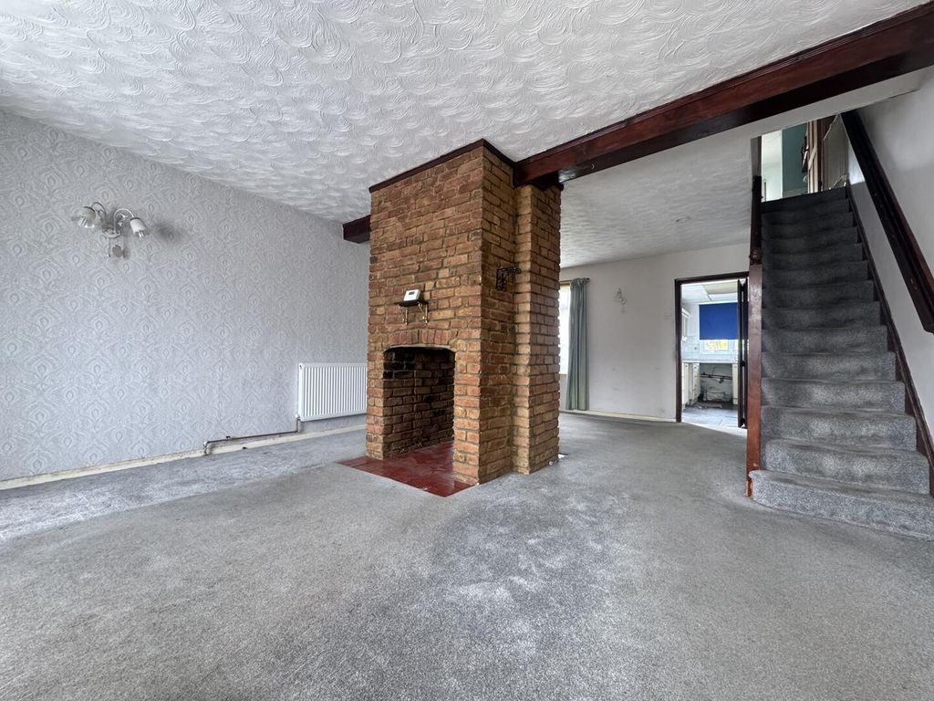 Property photo 2 of 28